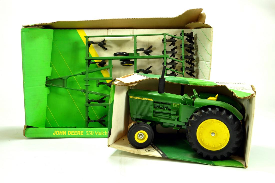 Ertl 1/16 Farm issue duo comprising John Deere 5020 (1 of 1)