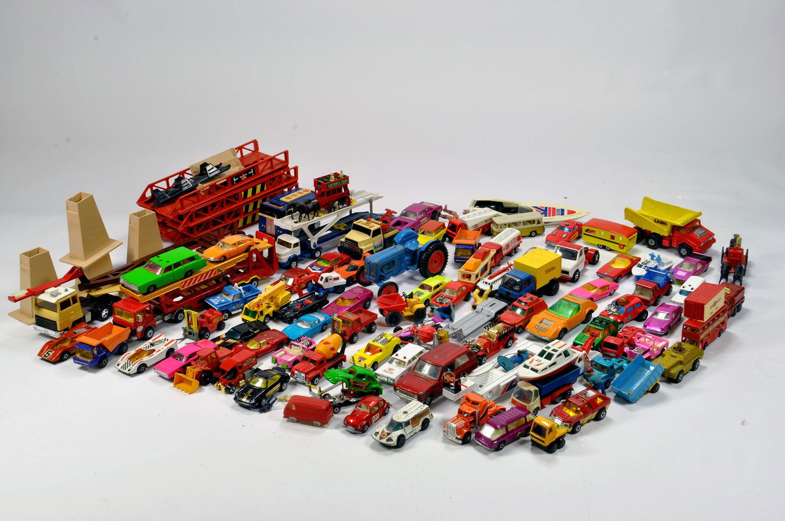 A large group of diecast issues from various makers. (1 of 1)