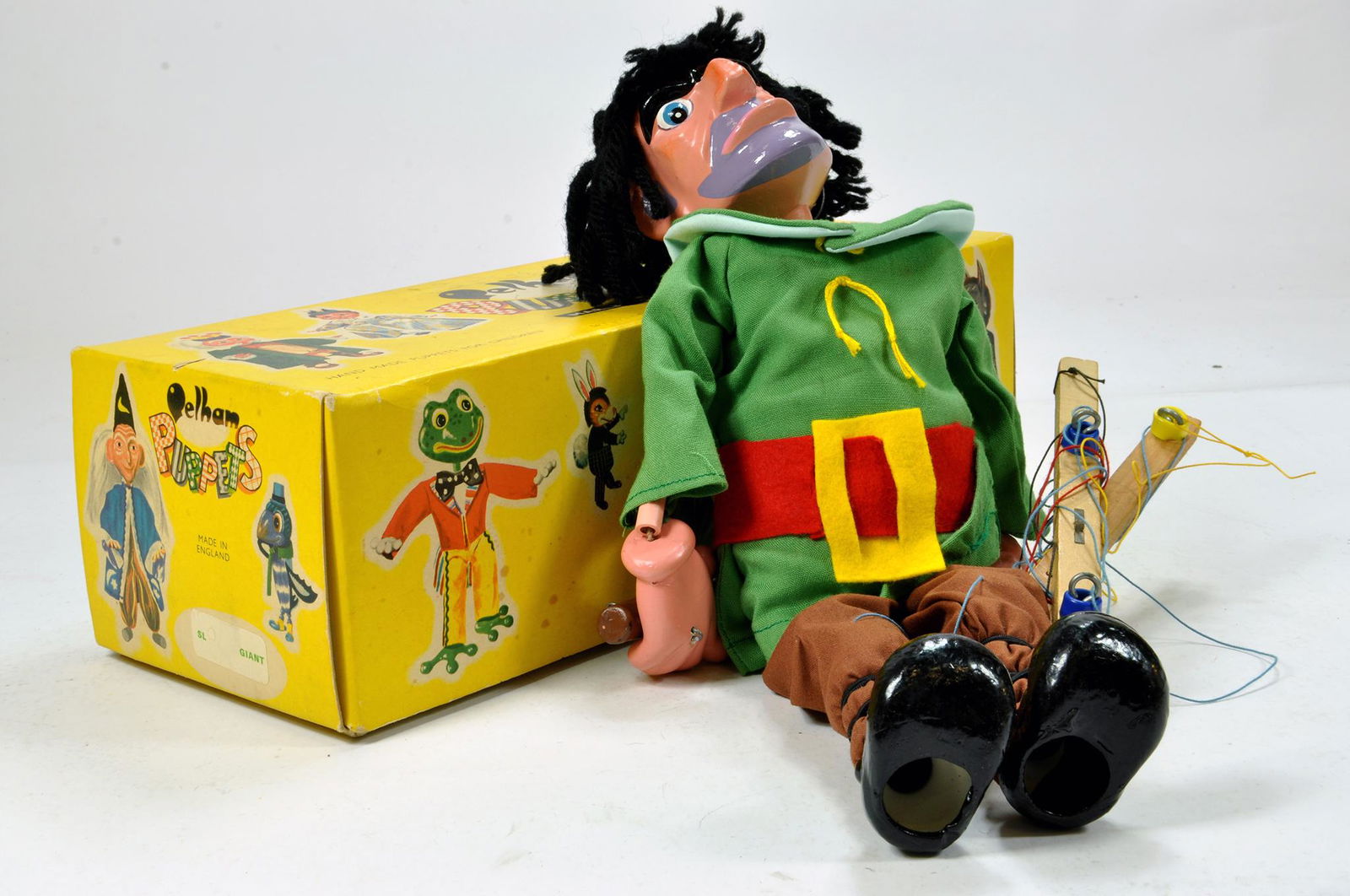Pelham Puppets Giant Issue. Original. Displays well (1 of 1)