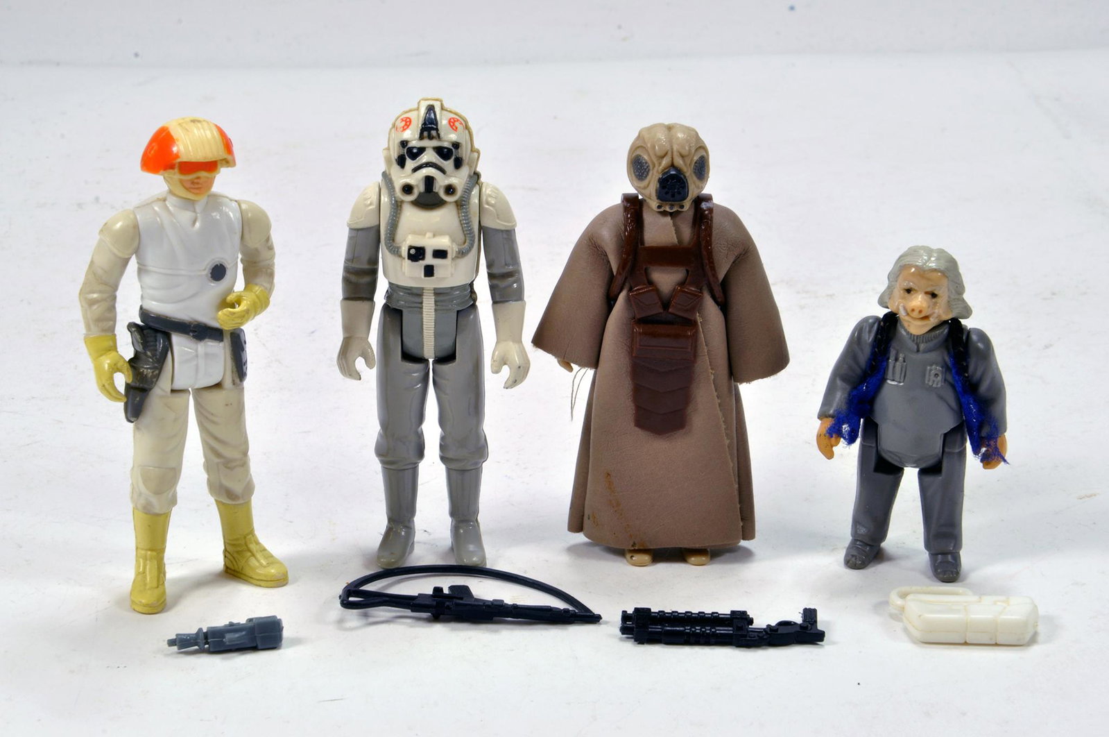 Kenner Early Issue Star Wars Figure issues comprising: Kenner Early Issue Star Wars Figure issues comprising Cloud Car Pilot, AT AT Driver, 4-LOM and Ugnaught with weapons. Generally VG (4)