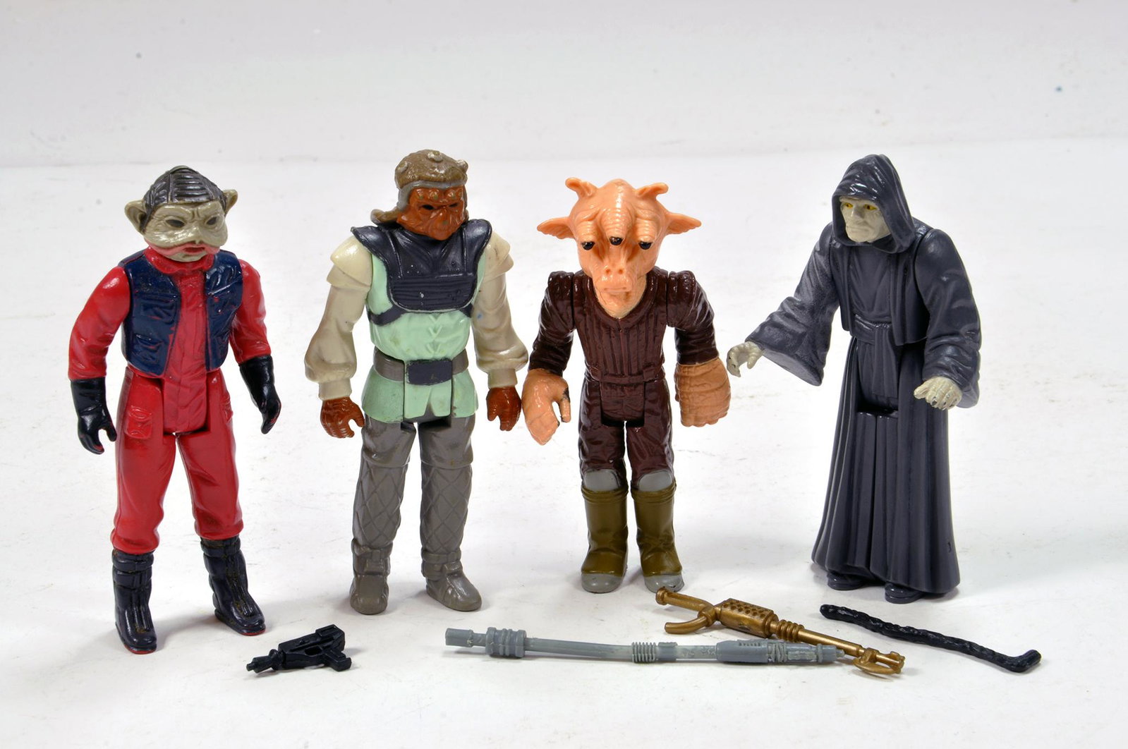 Kenner Early Issue Star Wars Figure issues comprising: Kenner Early Issue Star Wars Figure issues comprising Nien Nunb, the Emperor, Ree-Yees and Nikto with weapons . Generally VG (4)