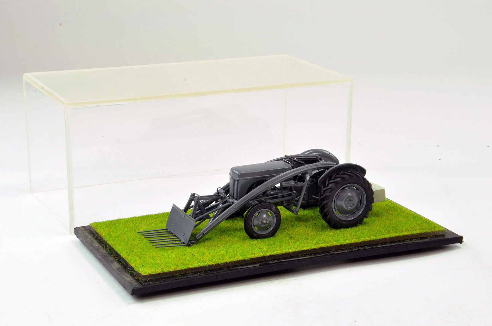 Scaledown Models 1/32 Hand Built Ferguson TE20 Tractor: Scaledown Models 1/32 Hand Built Ferguson TE20 Tractor with Scratch Built Loader. Superb model is generally excellent.