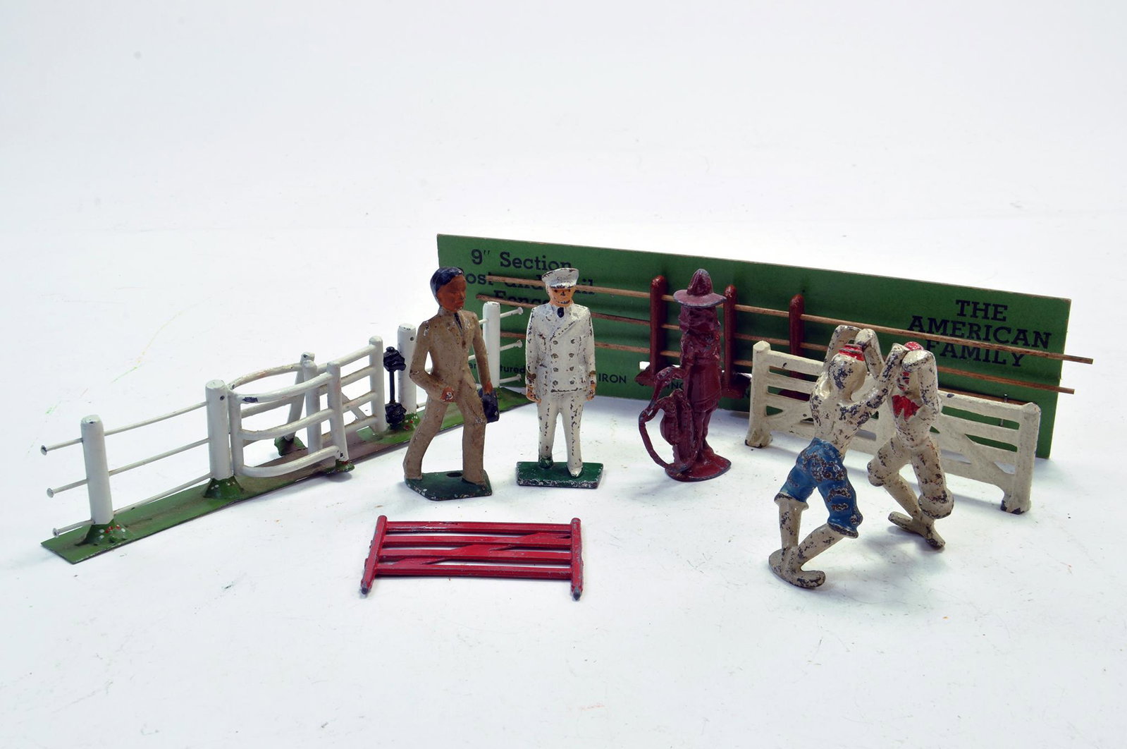 Manoil / Barclay etc USA Themed figure issues: Manoil / Barclay etc USA Themed figure issues comprising Civillians, Performers / clowns plus fencing etc.