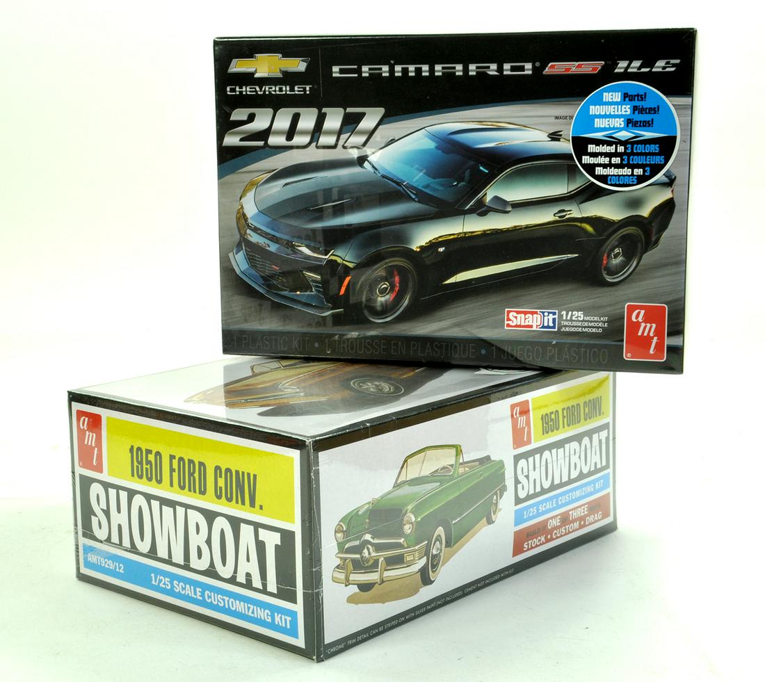 AMT 1/25 Plastic Model Kits comprising Chevrolet Camaro (1 of 1)