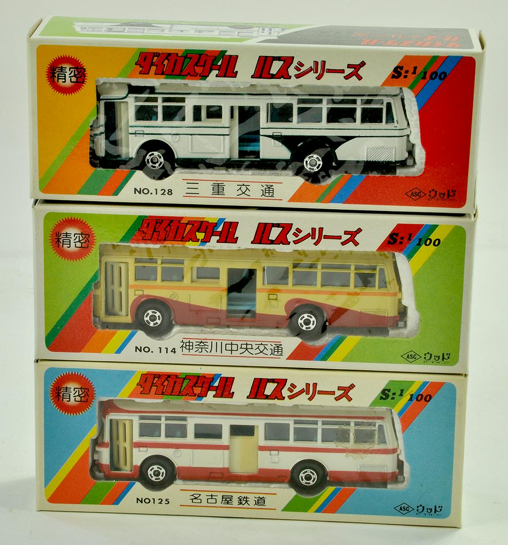 Tomica small scale 1/100 diecast bus trio. Excellent: Tomica small scale 1/100 diecast bus trio. Excellent with boxes. Note: We are always happy to provide additional images for any lot listed in addition to enhanced condition reports. Please email us or