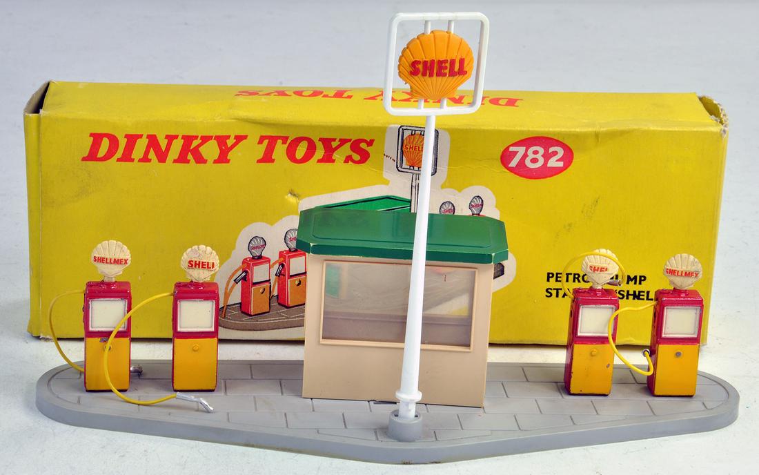 Dinky No. 782 Shell Petrol Pumps Set. Appears very good (1 of 1)