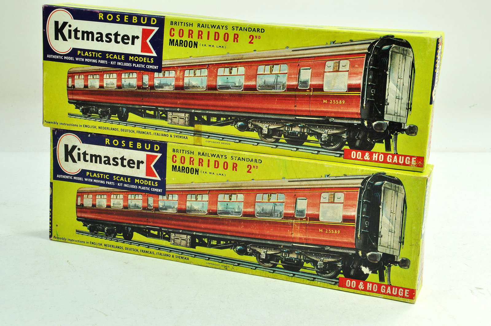 Duo of Kitmaster Corridor Composite Coaches. Unbuilt -: Duo of Kitmaster Corridor Composite Coaches. Unbuilt - Complete.