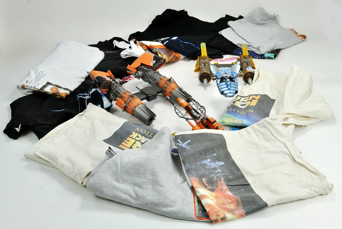 Star Wars collectables comprising various t-shirts and (1 of 1)