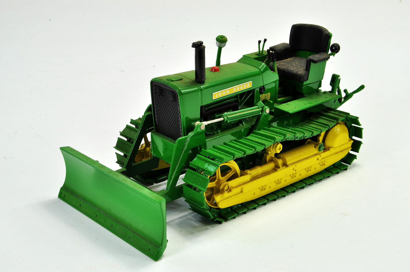 Ertl 1/16 Diecast Model Farm/Construction Issue: Ertl 1/16 Diecast Model Farm/Construction Issue comprising John Deere 1010 Crawler Dozer. Appears very good, would benefit from a clean.