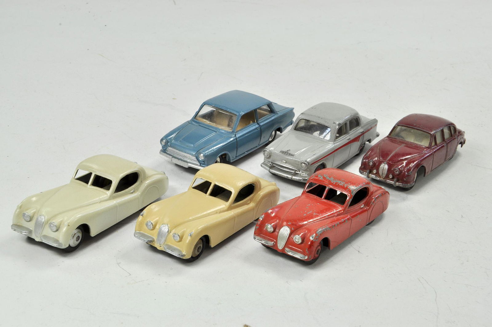 Dinky Diecast group comprising Jaguar x 4 and two (1 of 1)