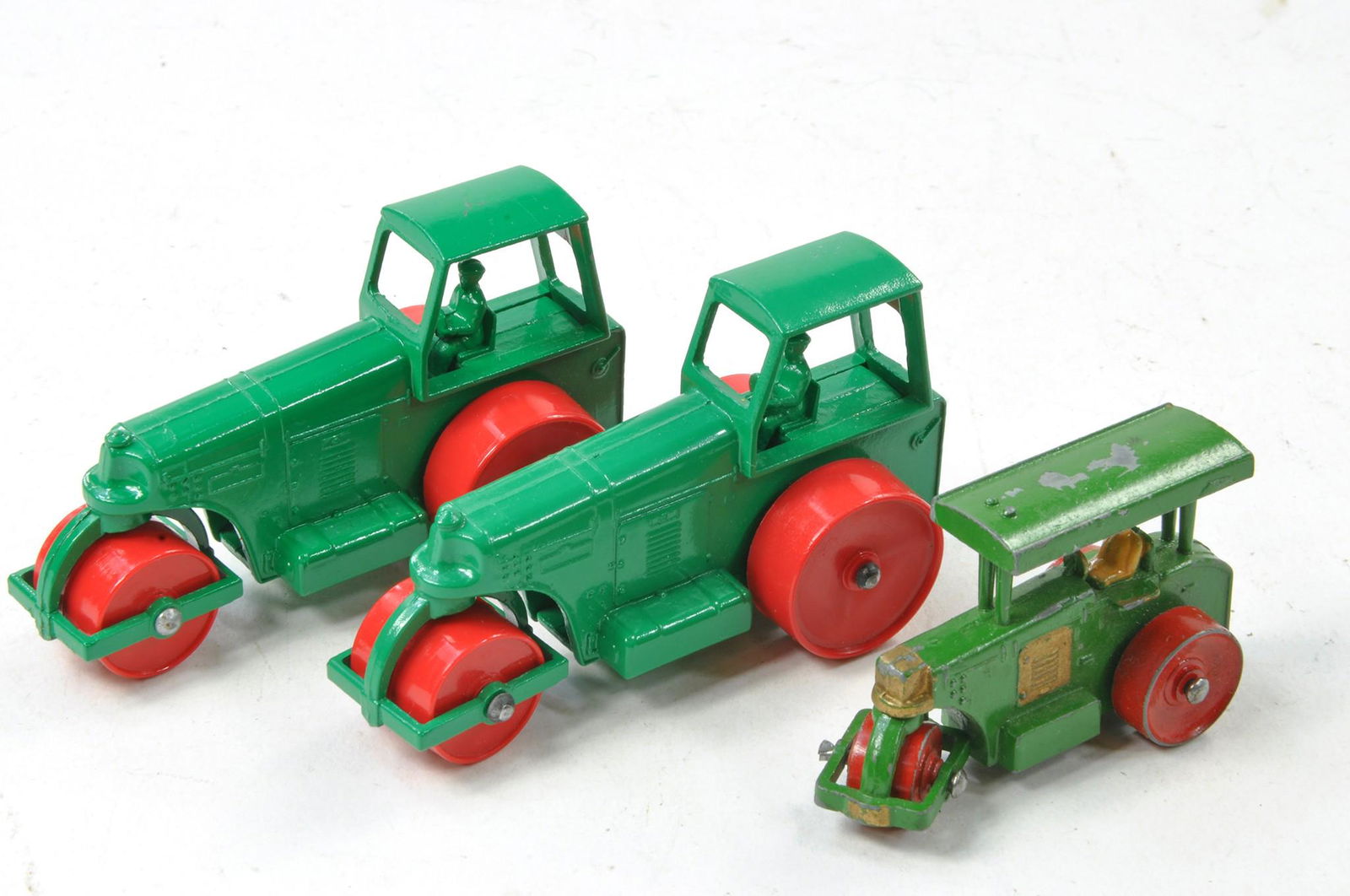 Matchbox Regular Wheels No. 1d Aveling Barford Road Roller trio. Green with red plastic rollers. (1 of 1)