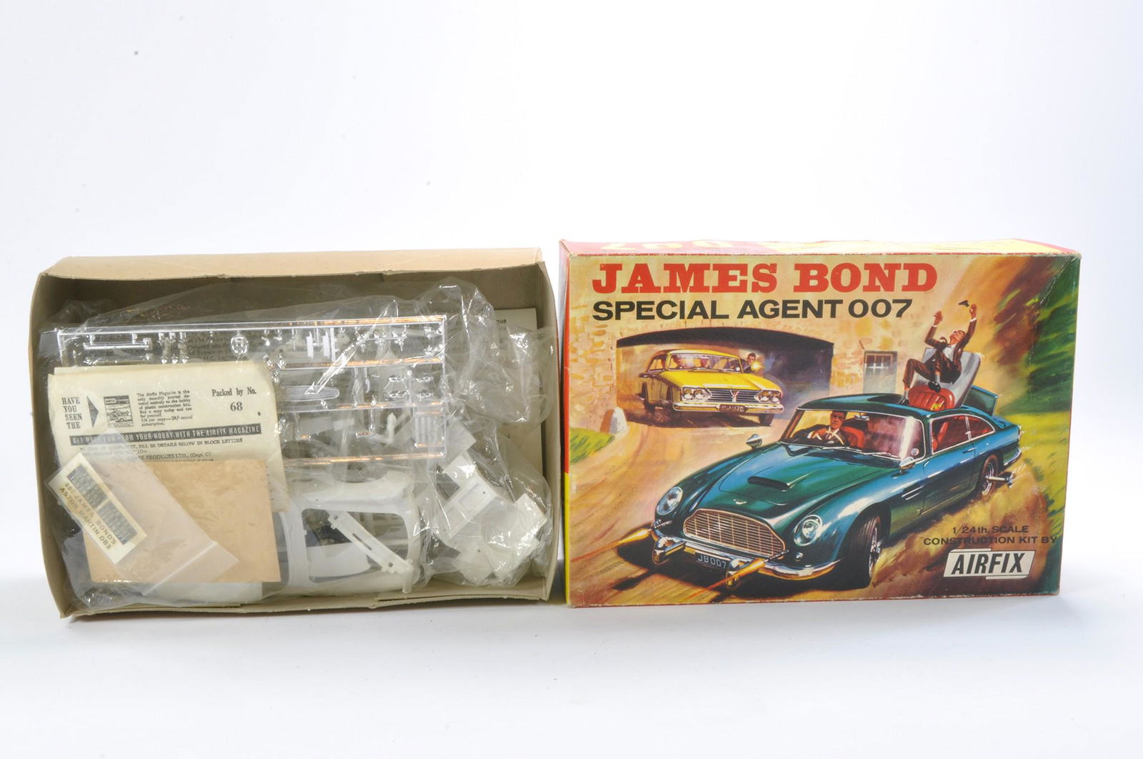Airfix 1/24 James Bond 007 Aston Martin DB5 Model Kit. Complete and unstarted as shown. (1 of 1)