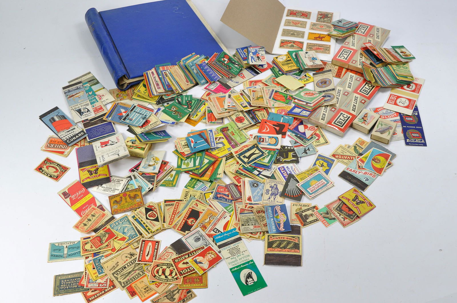 A very large collection of Matchbox Labels of international interest to include many from Eastern: A very large collection of Matchbox Labels of international interest to include many from Eastern Europe, former Soviet Union etc. Plus other countries including Sweden, United Kingdom, China, Japan a