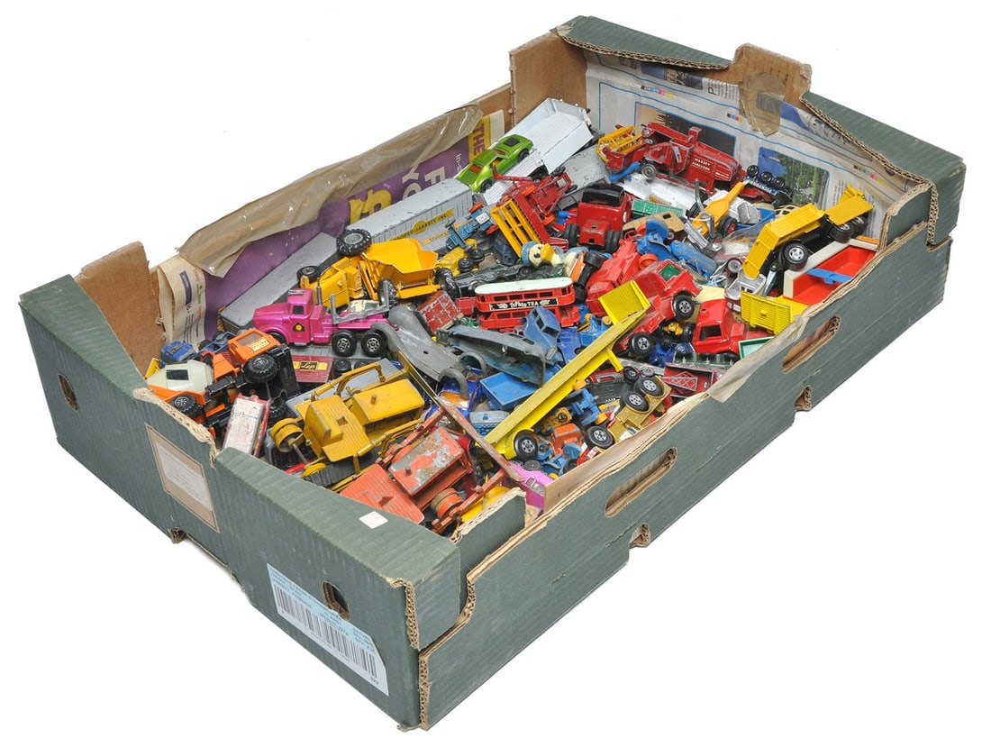 A large tray of vintage 'worn' diecast including Matchbox, Dinky, Corgi etc. Interesting items (1 of 2)