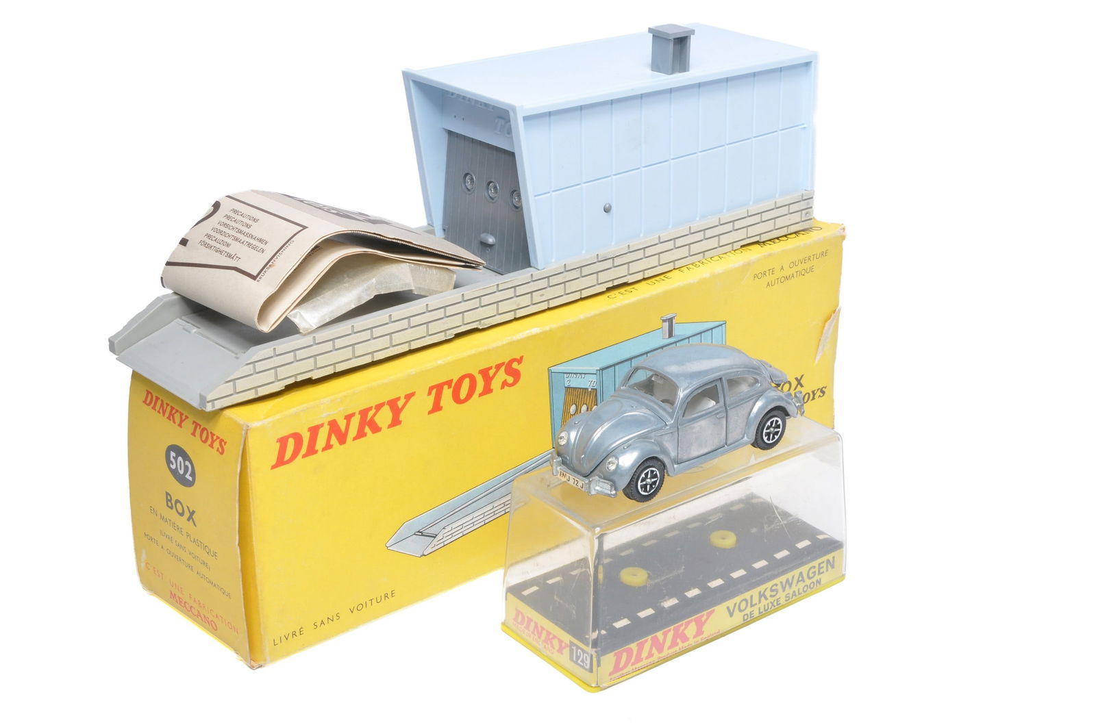 French Dinky Automatic Garage as shown in fair box plus No. 129 Volkswagen Deluxe Saloon (bare (1 of 1)