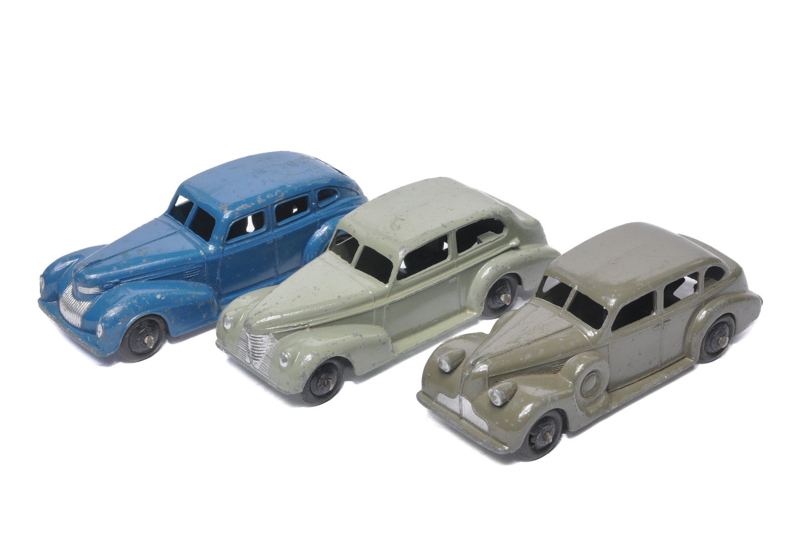 Dinky trio of American cars comprising Buick, Chrysler and Oldsmobile. All display generally good.: Dinky trio of American cars comprising Buick, Chrysler and Oldsmobile. All display generally good.