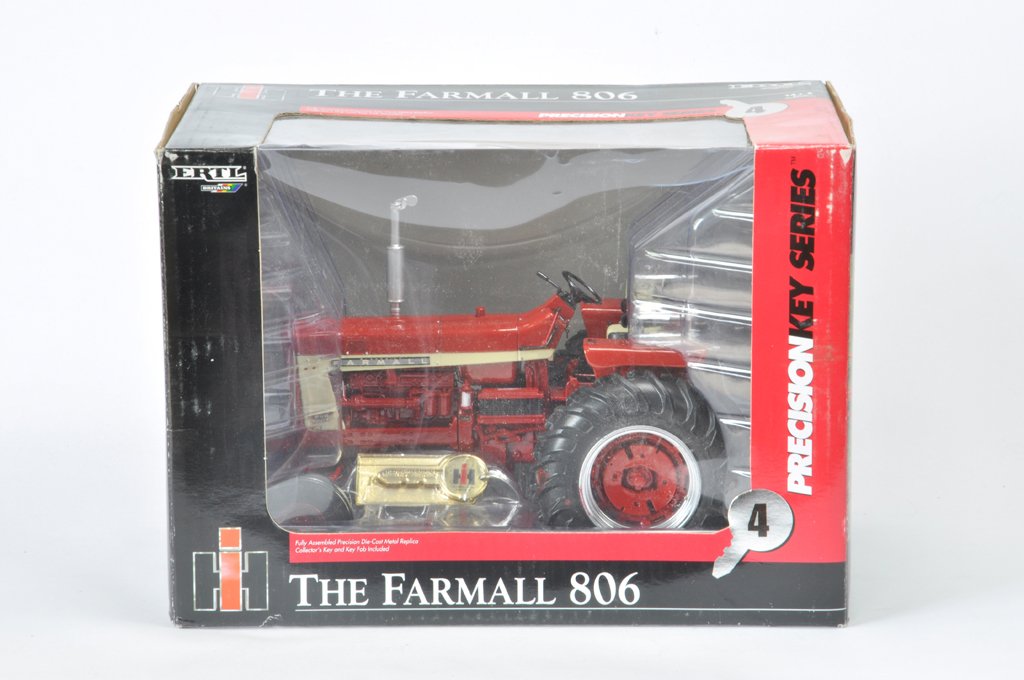 Ertl Precision Key Series 1/16 Scale Farmall 806: Ertl Precision Key Series 1/16 Scale Farmall 806 Tractor. A in A box.
