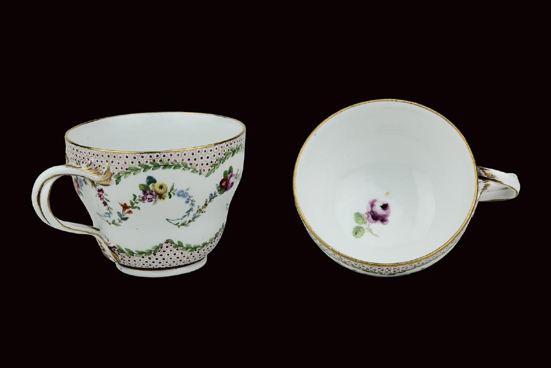 Two coffee or tea cups MEISSEN, blue mark;1763 - 1774.: Two coffee or tea cups MEISSEN, blue mark;1763 - 1774. Porcelain decorated in polycromy. Exterior: lattice bands and branch with peonies and daises. Interior: in the middle of the smallest cup, a peon