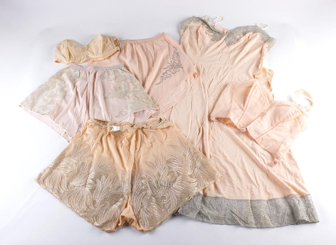 LOT OF VINTAGE LADIES UNDERGARMENTS-LINGERIE: Lot of vintage 1940s -50s undergarments: four petticoats,two bras,nine panties