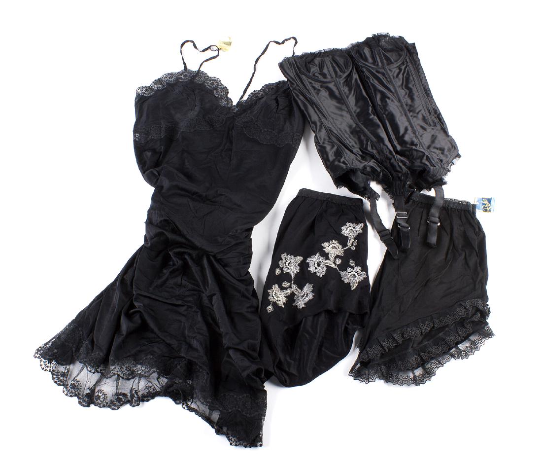 LOT OF VINTAGE LADIES UNDERGARMENTS-LINGERIE: Lot of vintage 1940s -50s undergarments: four petticoats,one girdle , nine panties