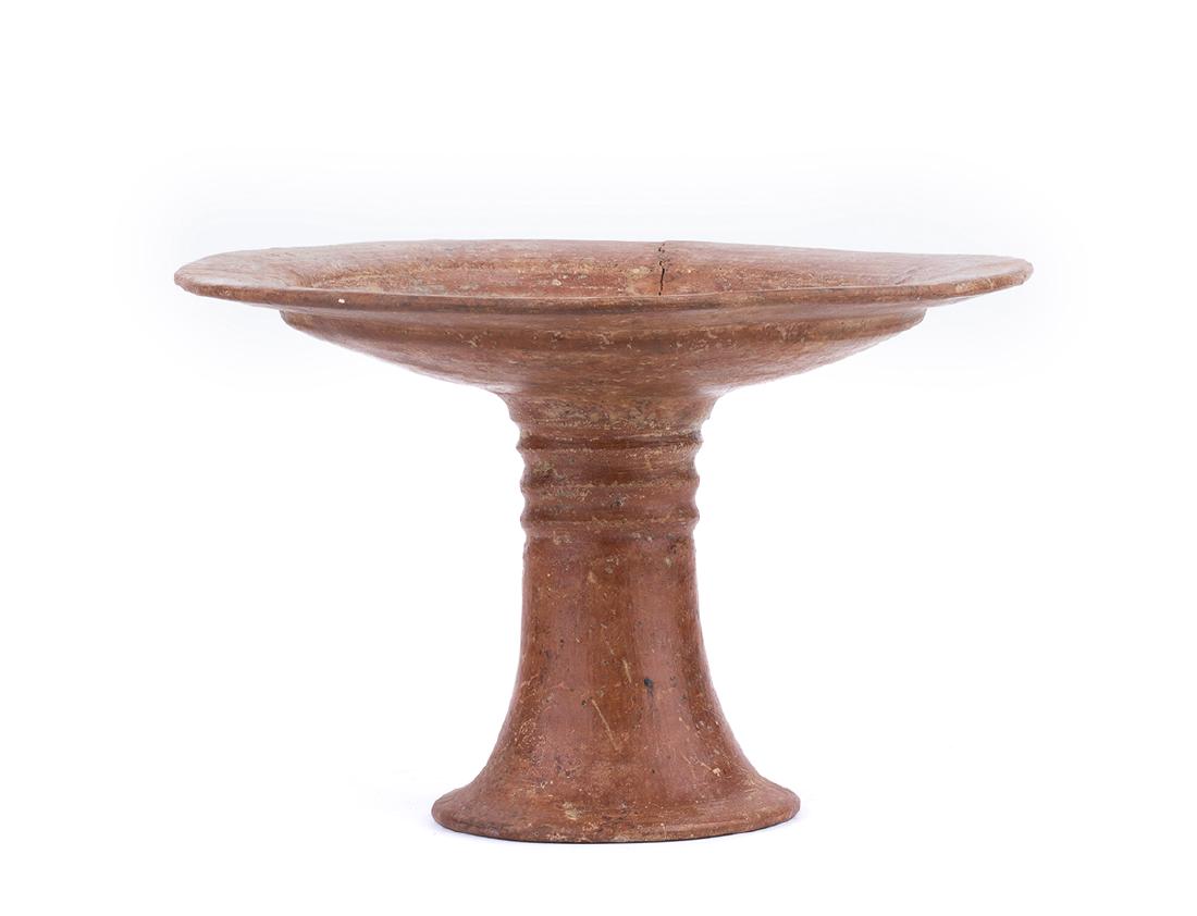 PIATTO SU PIEDE IN IMPASTO Produzione etrusco-italica, (1 of 1)