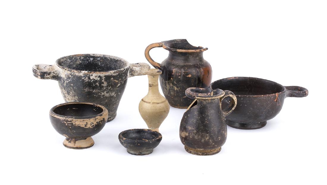 GRUPPO DI SETTE MINIATURISTICI A VERNICE NERA IV – III (1 of 2)