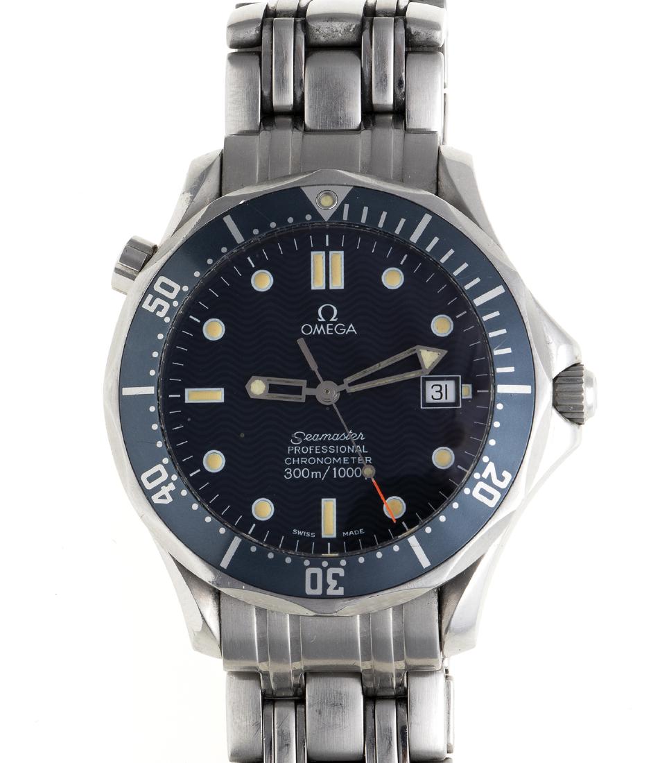 A STAINLESS STEEL GENTS OMEGA SEAMASTER DRIVEN 300M (1 of 2)