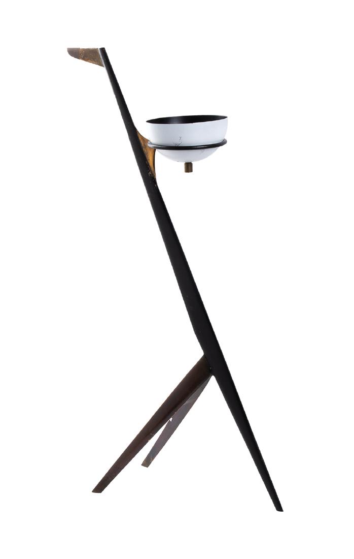 GINO SARFATTI - Ashray with wood, brass and iron: GINO SARFATTI Venice, 1912 - Gravedona, 1985 Ashray with wood, brass and iron structure Wood, brass and iron, 67,5 x 32 cm