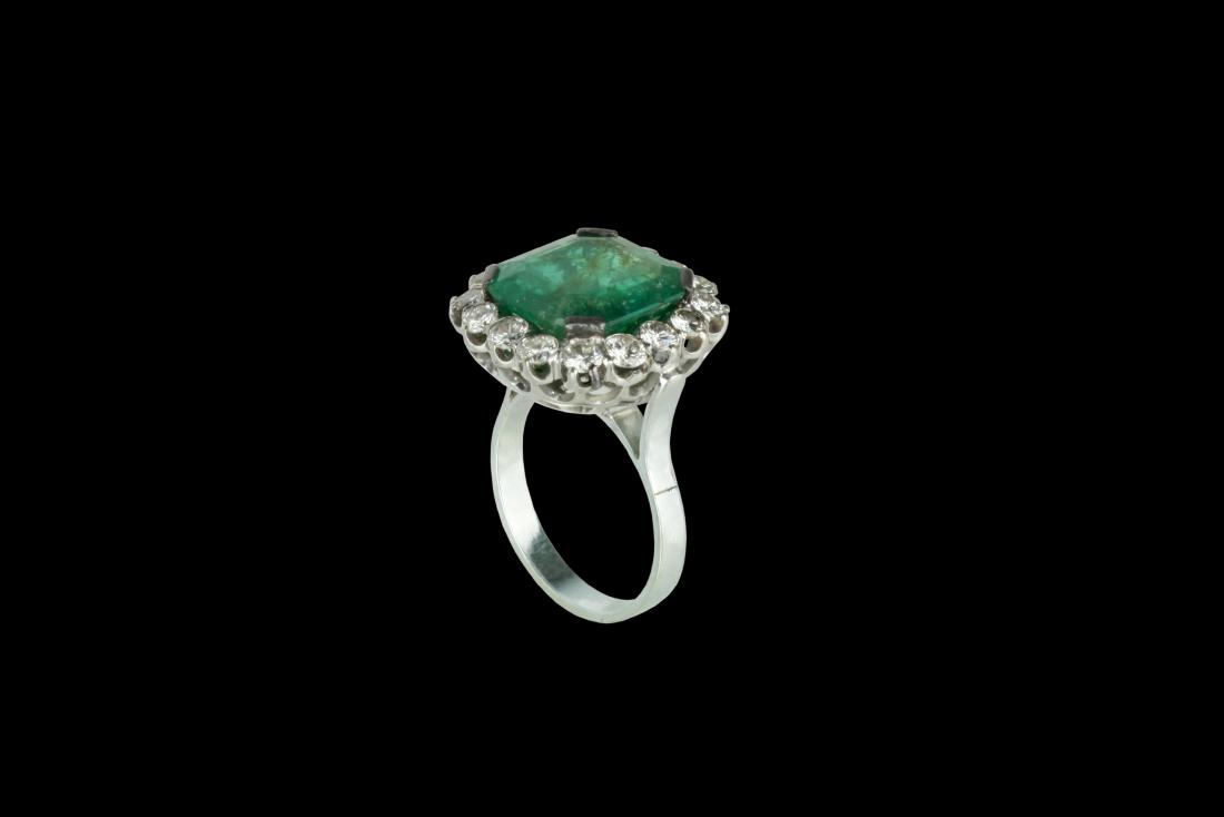 GOLD EMERALD RING (1 of 2)