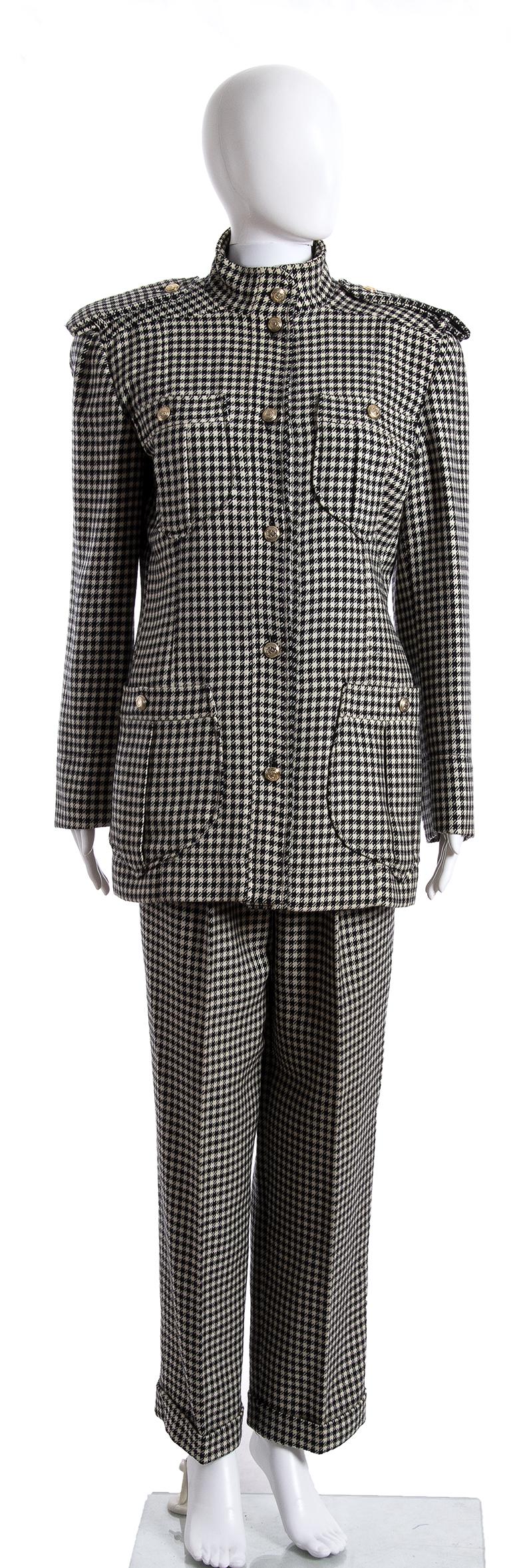 FRANCO MOSCHINO WOOL PIEDE DE POULE SUIT Fall/Winter: FRANCO MOSCHINO WOOL PIEDE DE POULE SUIT Fall/Winter 1985-1986 Black and white wool piede de poule suit (jacket and trousers) gilded buttons, Bust 90 cm General Conditions grading B