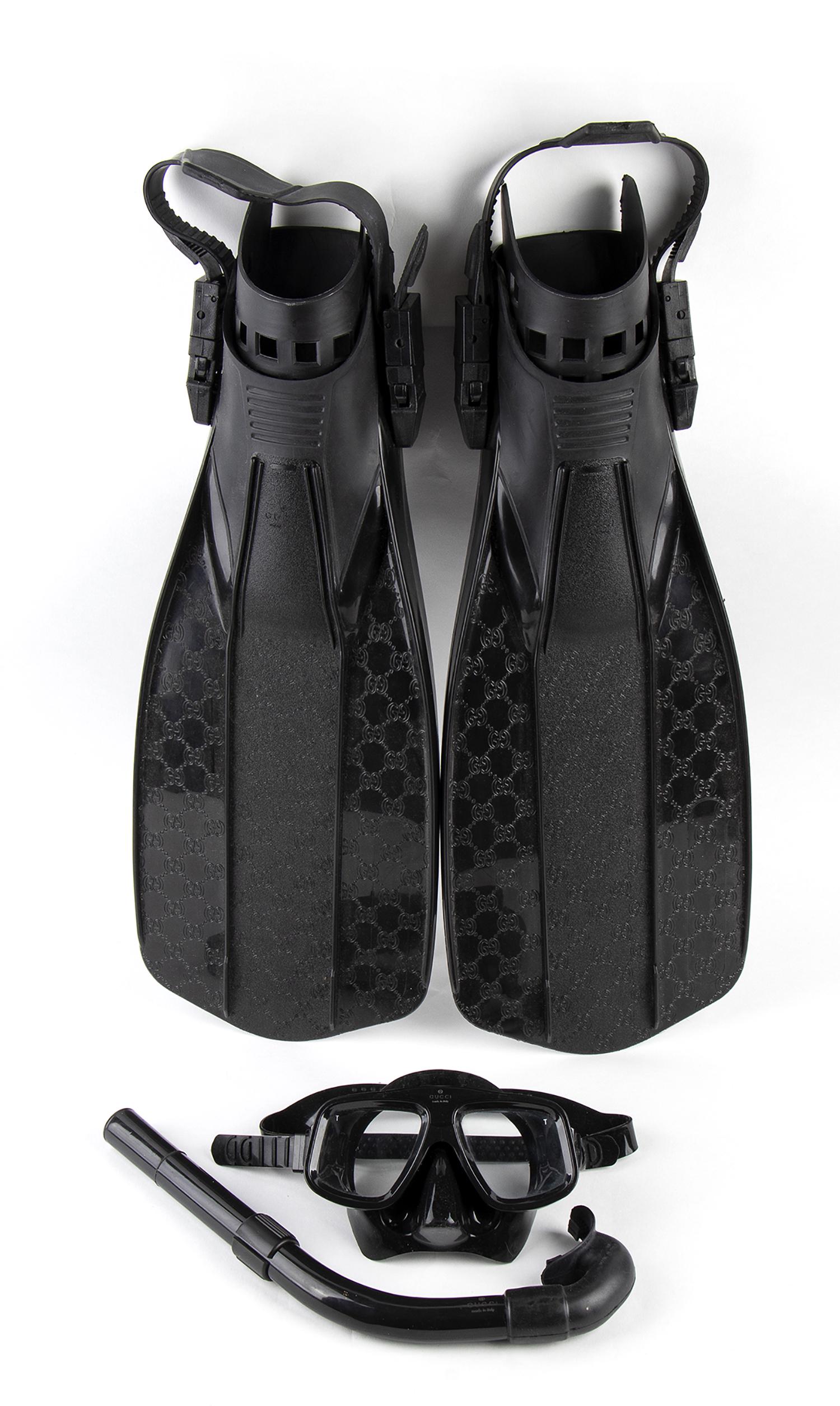 GUCCI DIVING FINS AND SNORKELING MASK 1999 (1 of 3)