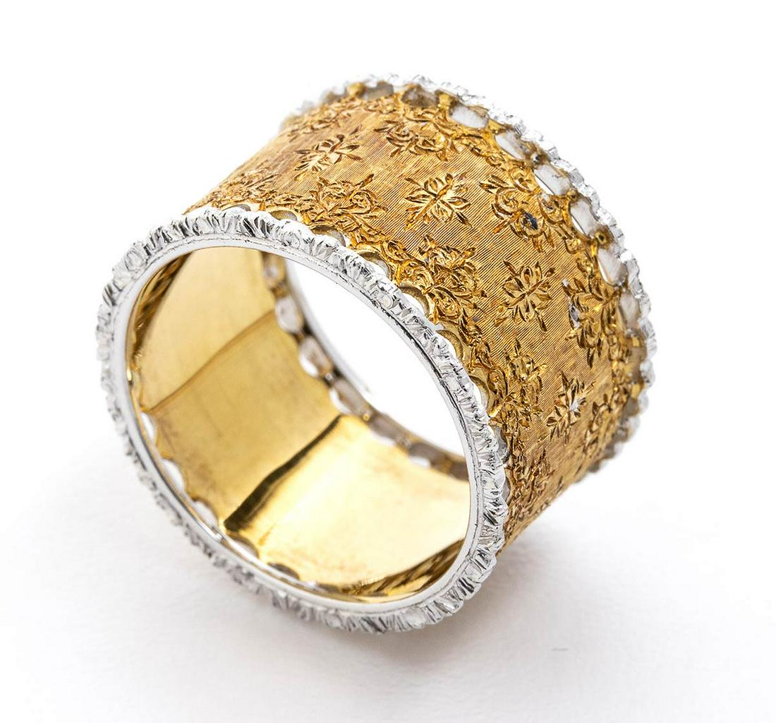 Vintage band ring - manifacture BUCCELLATI, Milan,: 18k two-color gold, finely crafted, meticulously brush finished and engraved with their signature style. This eternelle ring made completely made by hand in Italy. Signed "Mario Buccellati ITALY". Sta