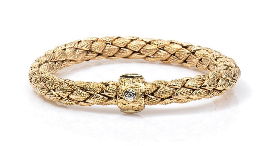 Gold and diamonds bracelet - by CHIMENTO: 18k yellow gold, "Stretch Classic" collection, tubular with intertwined elastic links, satin finish and snap closure with brilliant cut diamond. Stamped "408 VI", "750" and "CHIMENTO". Length 19.5 cm,