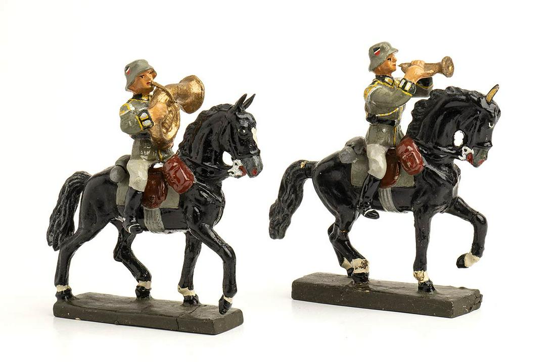 Nazi military music band: Lineol, Elastolin, vario - Germany Nazi military music band Lot of 2 toy soldiers, marching band elements, on horseback. Prewar, composition material. Lacks and evident traces of use, fair condition. 