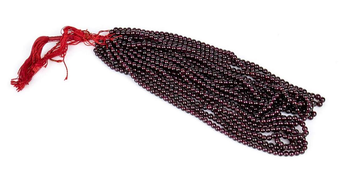 Lot of garnet loose strands (1 of 2)