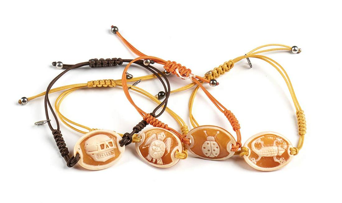 104 silver, sea shell cameo bracelet (1 of 2)