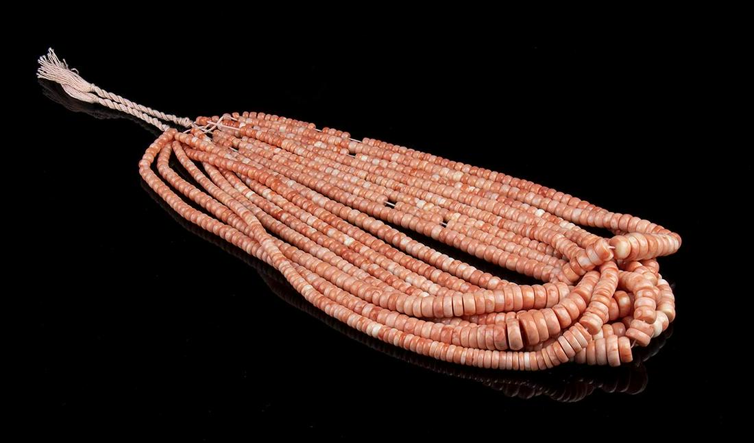 8 pink coral washer beads loose strands: 8 pink coral washer beads loose strands (corallium regale). Diameter from 5.5 to 17 mm. Total weight ca. 627 g. Item condition grading: ***** excellent.