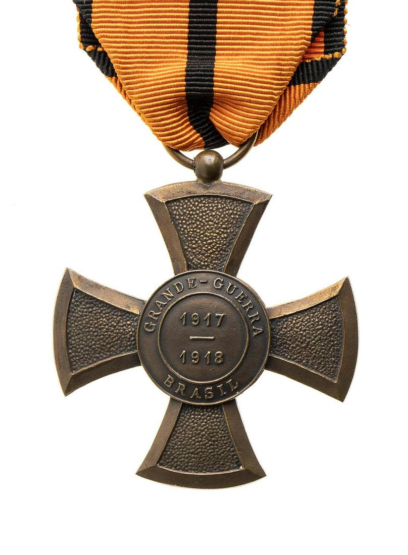 BRAZIL  CRUZ DE GUERRA  BRONZE, 42 MM  MEDAL COINED TO AWARD ALL BRAZILIANS, CIVILIANS AND (1 of 2)