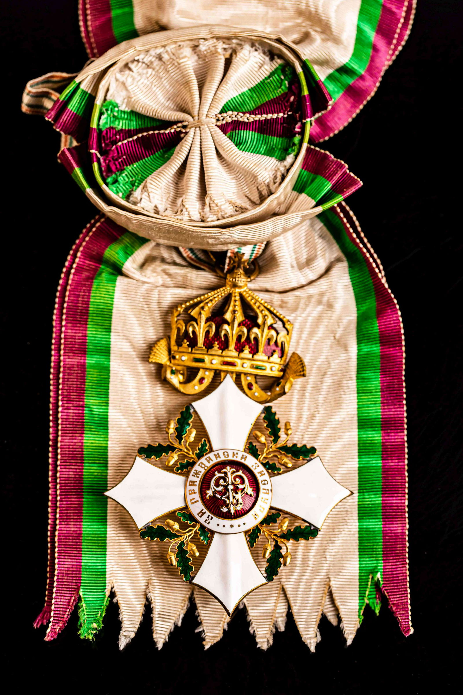 BULGARIA, KINGDOM ORDER OF CIVIL MERIT, BAND OF GREAT CROSS WITH PENDANT DU SECOND TYPE  GOLDEN (1 of 7)