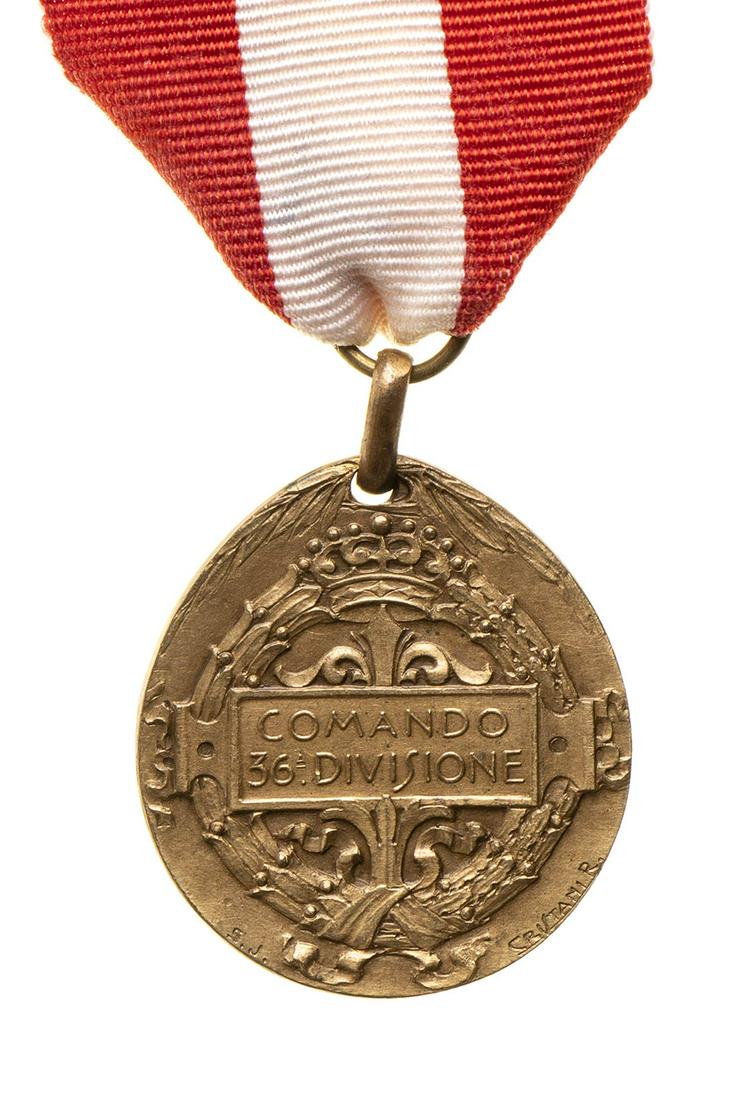 ITALY, KINGDOM COMMAND MEDAL 36TH DIVISION IN ALBANIA GREAT WAR 1918  BRONZE, 26X29 MM  INTERESTING (1 of 2)
