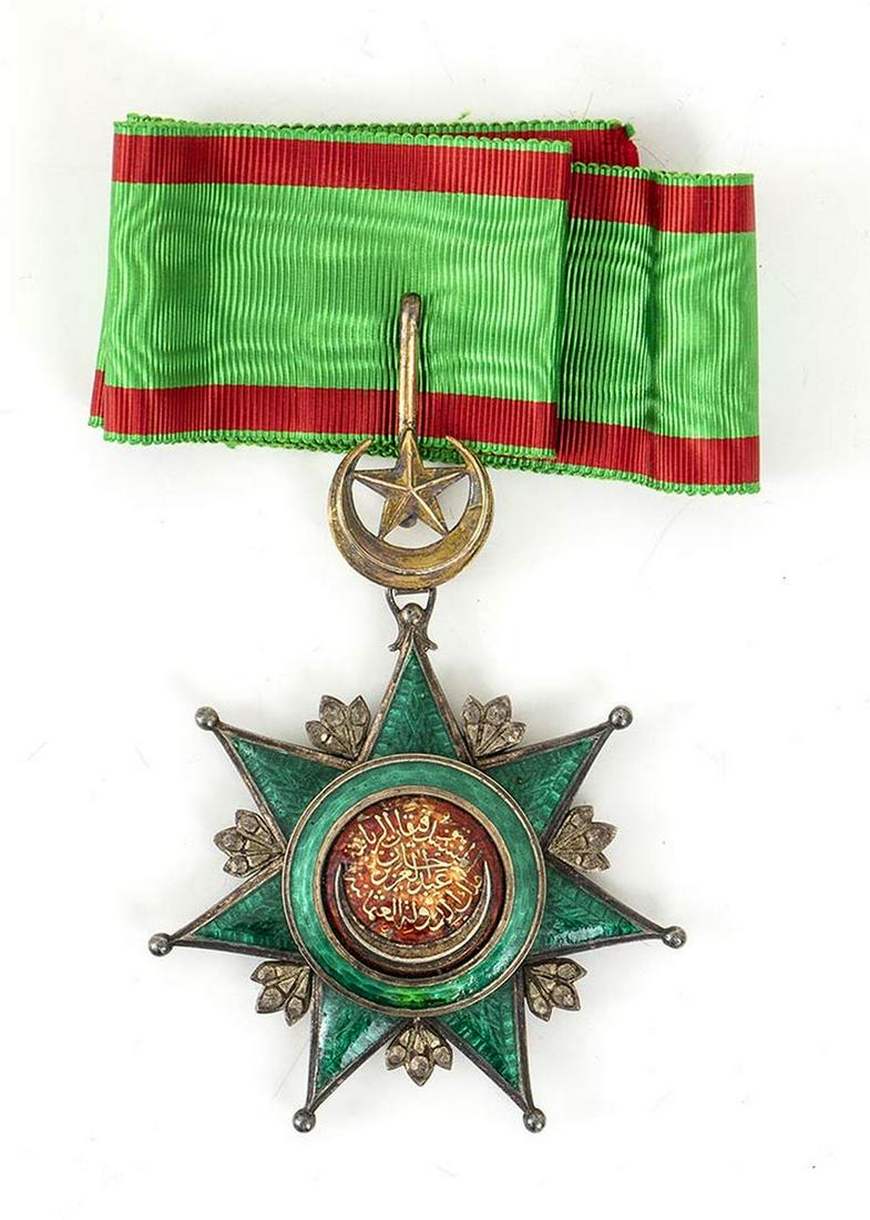 Turkey, Ottoman Empire - Osmanien order, Commander's neck badge: Turkey, Ottoman EmpireOsmanien order, Commander's neck badgeType II. A seven armed silver star with green enamels and ball finials, with clusters of three hand carved silver rays in each quadrant, obv
