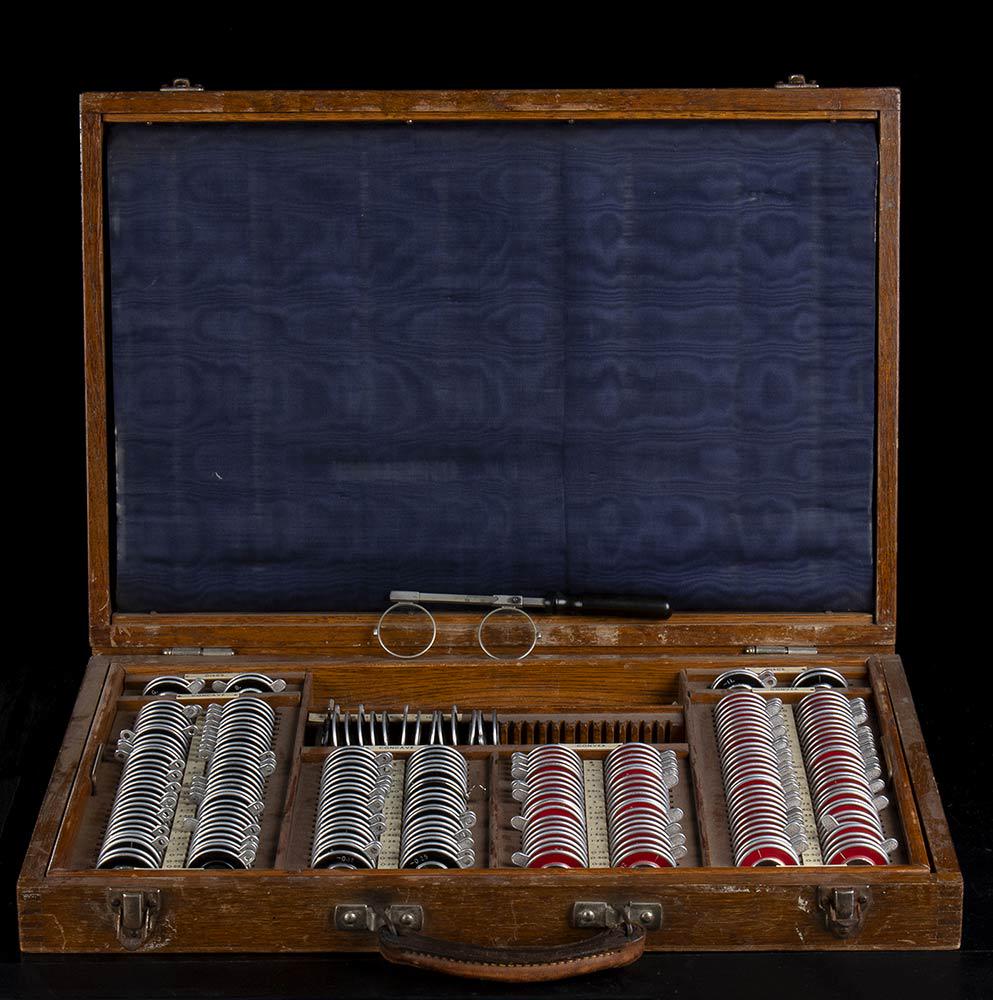 CASE WITH LENSES (1 of 1)