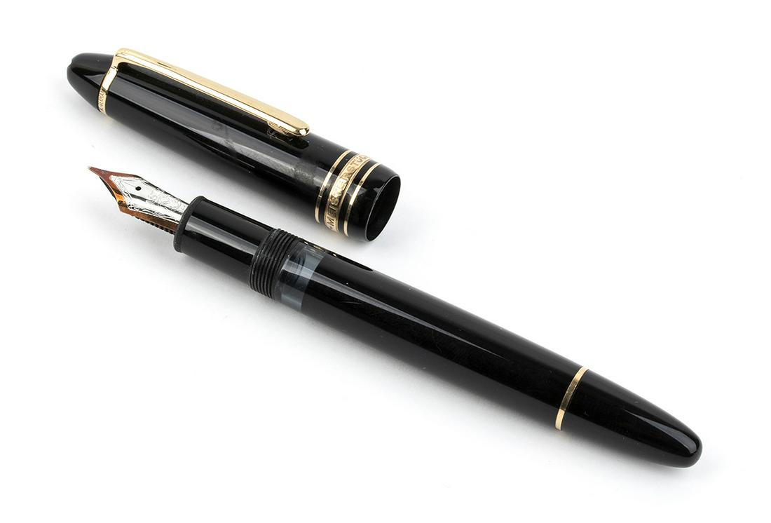 MONTBLANC Meisterstuck 146: fountain pen, 14k gold nib: MONTBLANC Meisterstuck 146: fountain pen black lacquer barrel and cap with gold plated accents. Serial number FB102245. Length 14 cm, weight 29.3 g. Item condition grading: *** fair. With small signs 