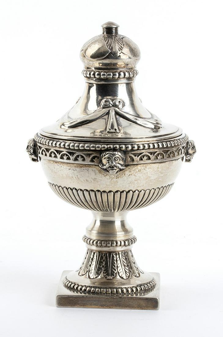 English Georgian sterling silver mustard pot - London 1770, silversmith THOMAS WILKES BARKER (1 of 5)