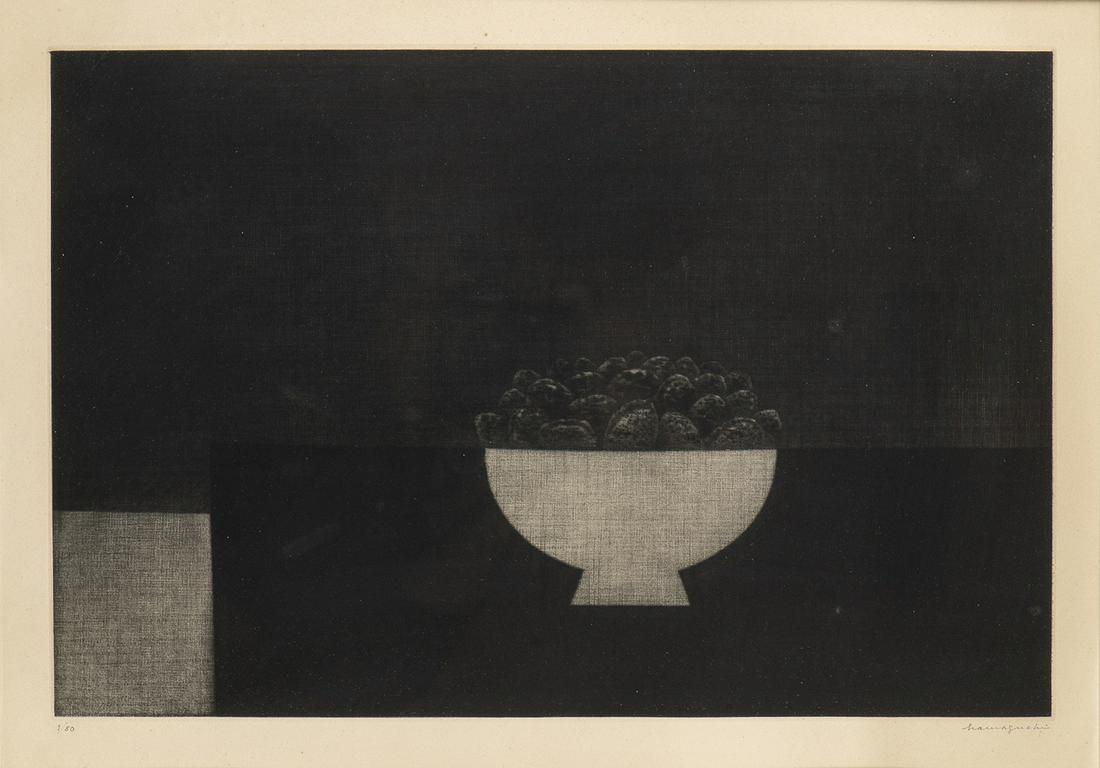 YOZO AMAGUCHI (Hirogawa, 1909 - Tokyo, 2000): Still life: YOZO AMAGUCHI (Hirogawa, 1909 - Tokyo, 2000) Still life Mezzotint, 50 x 63 cm Signed lower right: Hamaguchi, ed. lower left: 1/50. On the back: a label from the XX Biennale of Venice, a label by Bergg