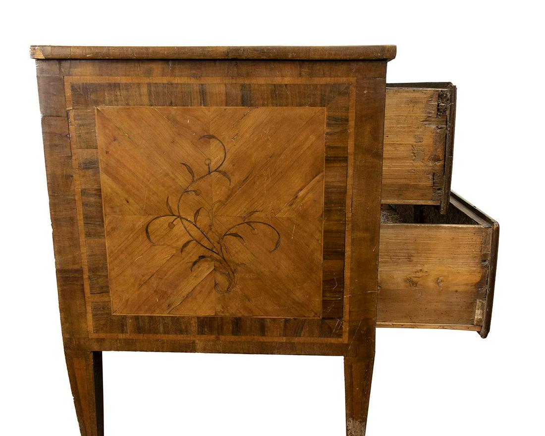 Italian Louis XV walnut inlaid chest of drawers - 18th century (1 of 6)