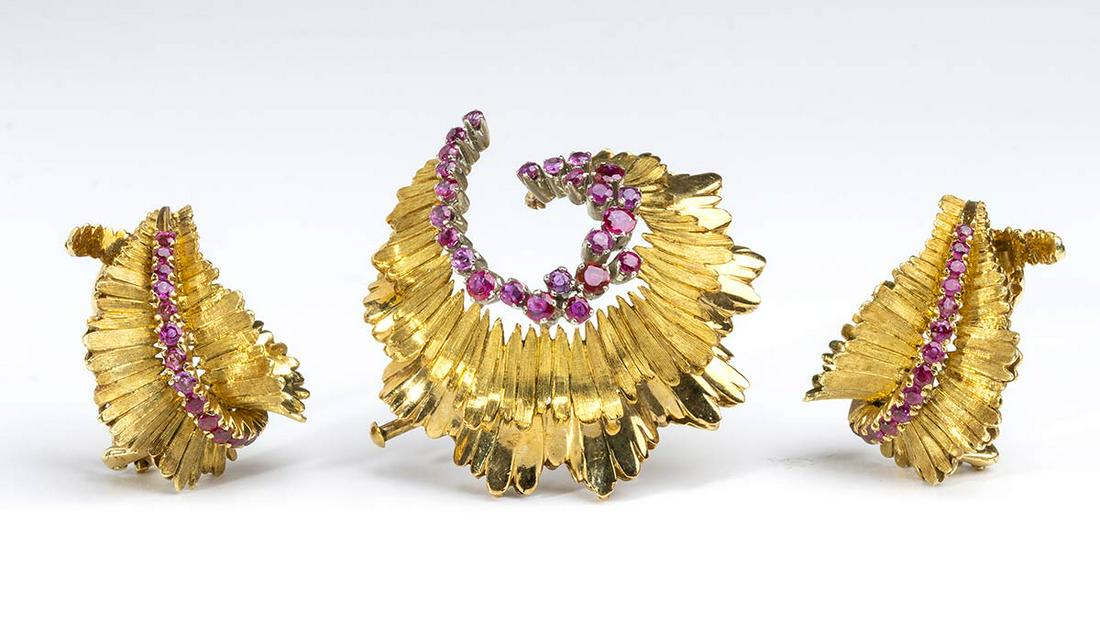 Rubies gold brooch and earrings (1 of 4)