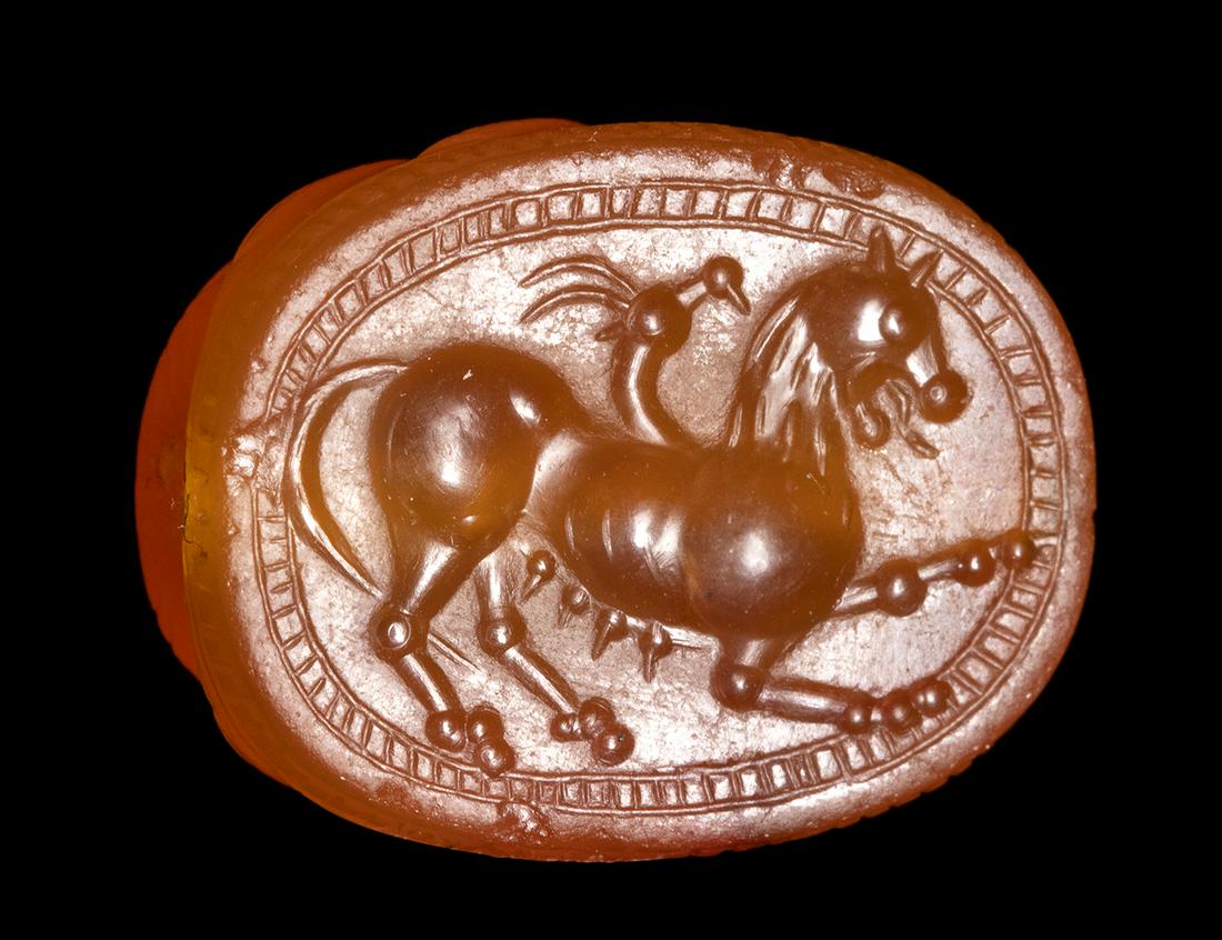A LARGE ETRUSCAN CARNELIAN SCARAB. CHIMERA.: A LARGE ETRUSCAN CARNELIAN SCARAB. CHIMERA. 4th - 3rd century B.C.12,5x16x9 mmBeautiful and refined representation of the chimera facing right, with the open mouth and the tongue out. The fantastic cr