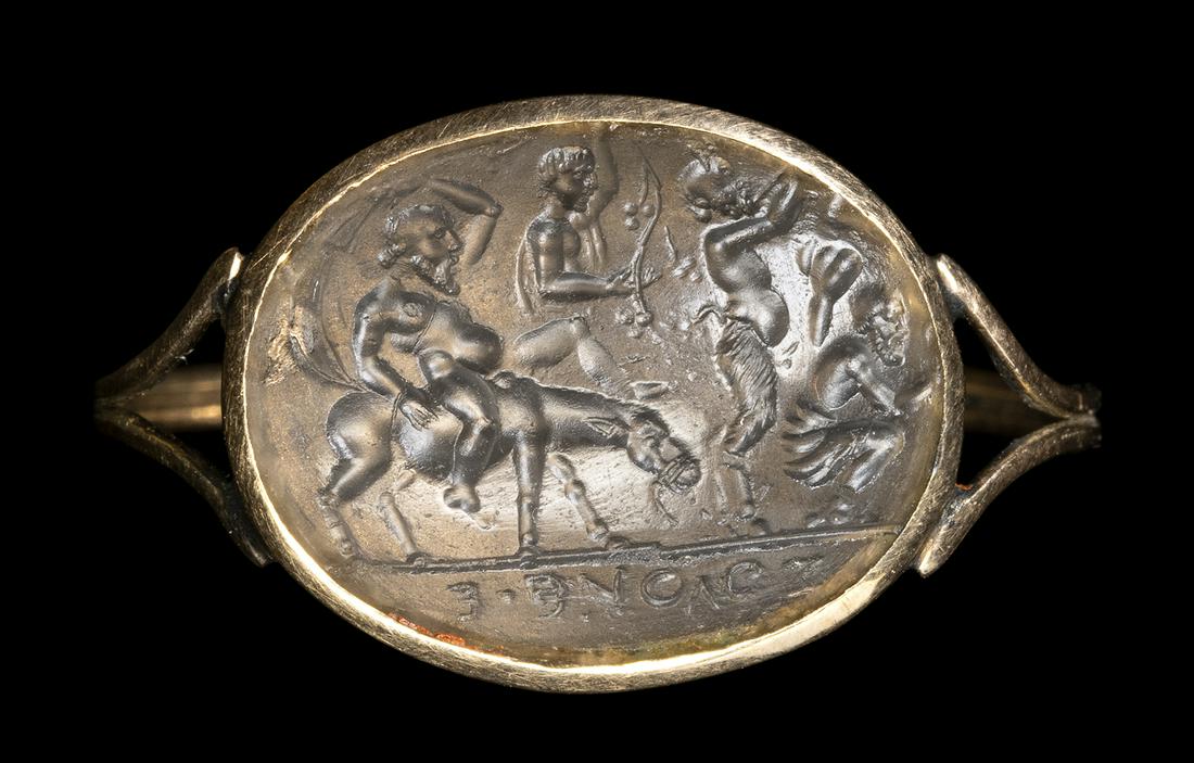 A GRAND TOUR GLASS IMPRESSION SET IN A GOLD RING. DYONISIAC PROCESSION WITH DRUNK SILENUS. (1 of 1)