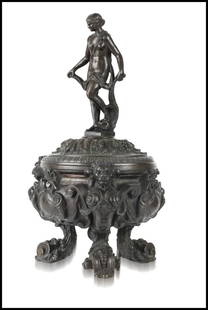 Antonio Pandiani Foundry (1838-1828) Venus Marina Inkwell: Antonio Pandiani Foundry (1838-1828)Venus Marina Inkwell Milan 19th-20th century Bronze, dark brown patina 26x15x15 cm Fine Renaissance-style bronze inkwell. The cup is supported by lion protomes